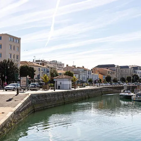 Villa Attractively Furnished With Private Pool In D'olonne *