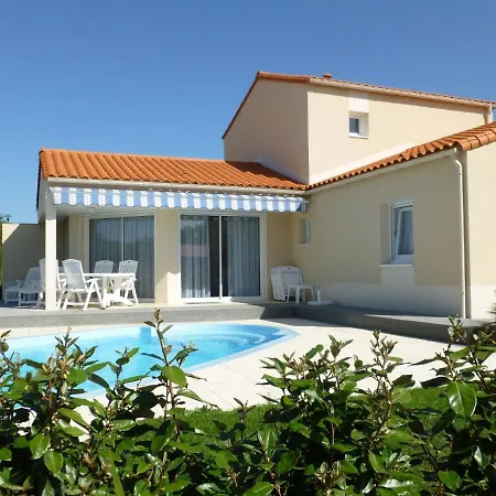 Attractively Furnished With Private Pool In D'olonne Villa *