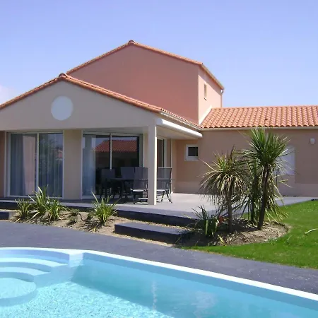 Attractively Furnished With Private Pool In D'olonne Château-dʼOlonne