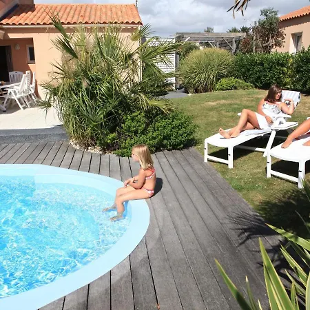 וילה Attractively Furnished With Private Pool In D'olonne