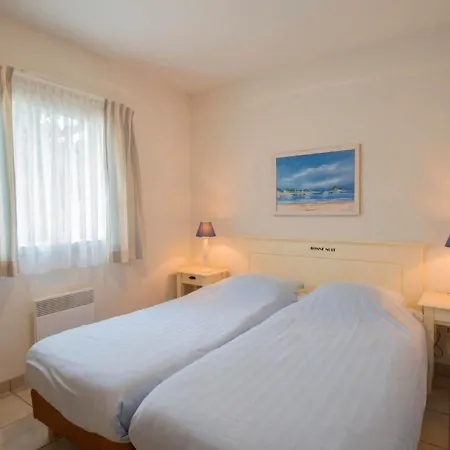 Attractively Furnished With Private Pool In D'olonne *