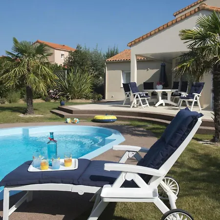 Attractively Furnished With Private Pool In D'olonne וילה *
